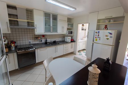 Casa de condomínio à venda com 180m², 3 quartos e 4 vagasCOZINHA