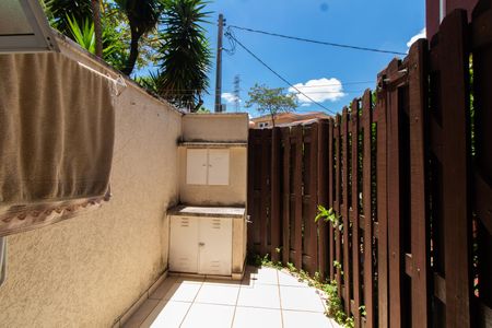 Casa de condomínio à venda com 180m², 3 quartos e 4 vagasÁREA DE SERVIÇO