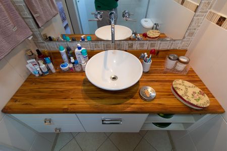 Casa de condomínio à venda com 180m², 3 quartos e 4 vagasBANHEIRO DA SUITE 2