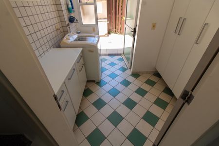 Casa de condomínio à venda com 180m², 3 quartos e 4 vagasÁREA DE SERVIÇO