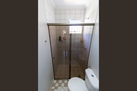 Casa de condomínio à venda com 180m², 3 quartos e 4 vagasBANHEIRO DA SUITE 1