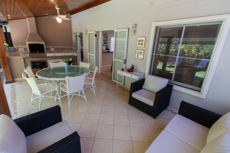 Casa de condomínio à venda com 180m², 3 quartos e 4 vagasÁREA EXTERNA GOURMET FUNDOS