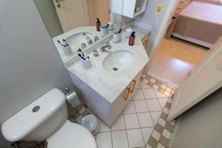 Casa de condomínio à venda com 180m², 3 quartos e 4 vagasBANHEIRO DA SUITE 1