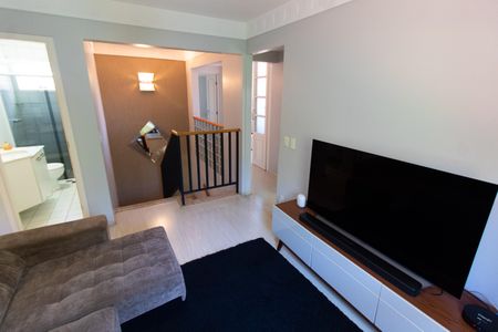 Casa de condomínio à venda com 180m², 3 quartos e 4 vagasSALA DE TV PISO SUPERIOR