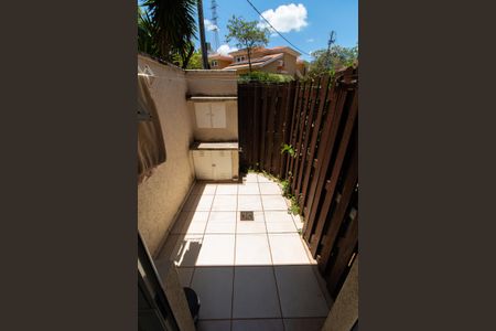 Casa de condomínio à venda com 180m², 3 quartos e 4 vagasÁREA DE SERVIÇO