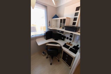 Casa de condomínio à venda com 180m², 3 quartos e 4 vagasESCRITÓRIO