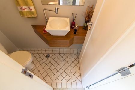 Casa de condomínio à venda com 180m², 3 quartos e 4 vagasLAVABO