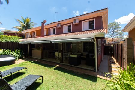 Casa de condomínio à venda com 180m², 3 quartos e 4 vagasÁREA EXTERNA FUNDOS