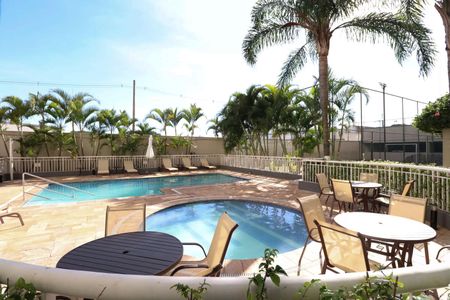 Apartamento à venda com 70m², 3 quartos e 1 vagaÁrea comum - Piscina