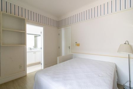 Casa de condomínio à venda com 320m², 4 quartos e 6 vagas Casa de condomínio à venda com 320m², 4 quartos e 6 vagasSuite 1