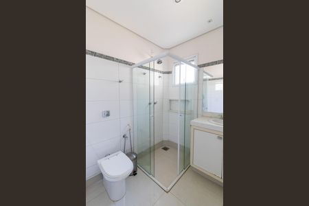 Casa de condomínio à venda com 320m², 4 quartos e 6 vagas Casa de condomínio à venda com 320m², 4 quartos e 6 vagasBanheiro da Suíte 3