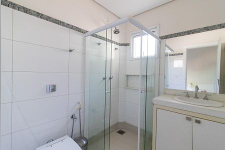 Casa de condomínio à venda com 320m², 4 quartos e 6 vagas Casa de condomínio à venda com 320m², 4 quartos e 6 vagasBanheiro da Suíte 3