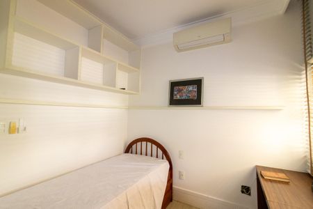 Casa de condomínio à venda com 320m², 4 quartos e 6 vagas Casa de condomínio à venda com 320m², 4 quartos e 6 vagasSuite 4