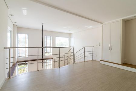 Casa de condomínio à venda com 320m², 4 quartos e 6 vagas Casa de condomínio à venda com 320m², 4 quartos e 6 vagasSala de TV