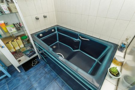 Casa à venda com 243m², 4 quartos e 3 vagasBanheiro 2