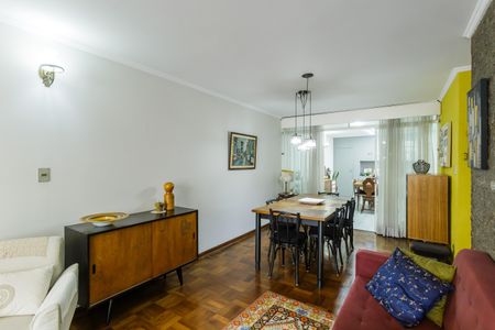 Casa à venda com 243m², 4 quartos e 3 vagasSala