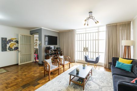 Casa à venda com 243m², 4 quartos e 3 vagasSala