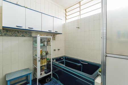 Casa à venda com 243m², 4 quartos e 3 vagasBanheiro 2