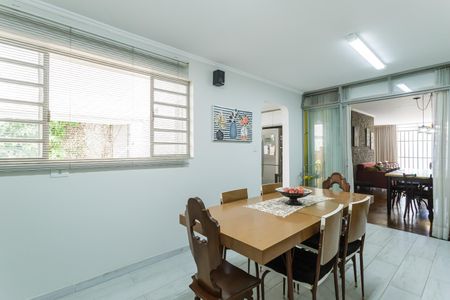 Casa à venda com 243m², 4 quartos e 3 vagasCopa