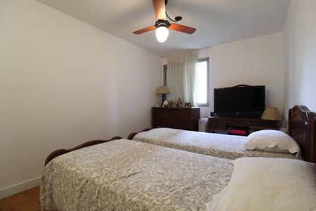 Quarto 2 de apartamento à venda com 3 quartos, 138m² em Itaim Bibi, São Paulo