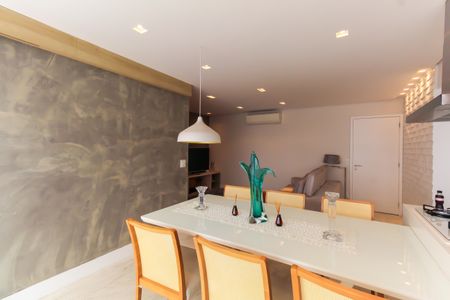 Apartamento à venda com 70m², 2 quartos e 2 vagasSala