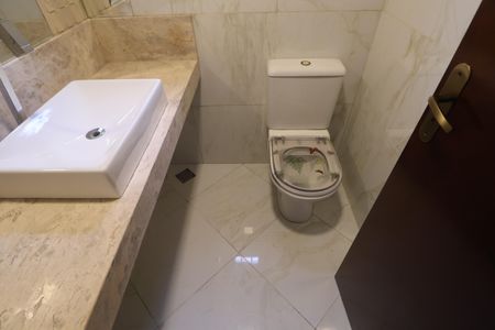 Casa de condomínio à venda com 173m², 3 quartos e 2 vagasLavabo