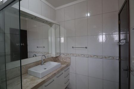 Casa de condomínio à venda com 173m², 3 quartos e 2 vagasBanheiro da Suíte 2