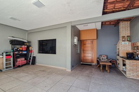 Casa à venda com 220m², 4 quartos e 3 vagasGaragem casa 1