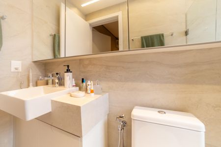 Apartamento à venda com 80m², 2 quartos e 2 vagasBanheiro da Suíte 1