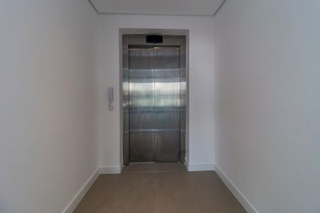 Apartamento à venda com 330m², 4 quartos e 4 vagas Apartamento à venda com 330m², 4 quartos e 4 vagasSala - Hall Privativo