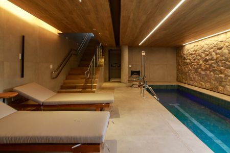 Apartamento à venda com 330m², 4 quartos e 4 vagas Apartamento à venda com 330m², 4 quartos e 4 vagasPiscina Coberta