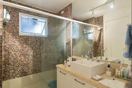 Apartamento à venda com 101m², 2 quartos e 1 vaga Apartamento à venda com 101m², 2 quartos e 1 vagaBanheiro da Suíte