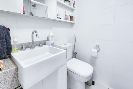 Apartamento à venda com 72m², 2 quartos e 1 vaga Apartamento à venda com 72m², 2 quartos e 1 vagaBanheiro da Suite