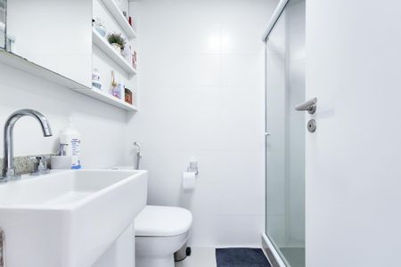 Apartamento à venda com 72m², 2 quartos e 1 vaga Apartamento à venda com 72m², 2 quartos e 1 vagaBanheiro da Suite