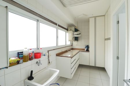 Apartamento à venda com 104m², 3 quartos e 2 vagas Apartamento à venda com 104m², 3 quartos e 2 vagasCozinha e Área de Serviço