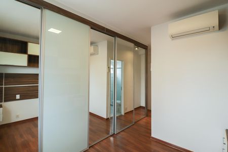 Apartamento à venda com 104m², 3 quartos e 2 vagas Apartamento à venda com 104m², 3 quartos e 2 vagasSuíte