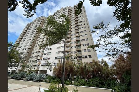 Fachada do bloco de apartamento para alugar com 2 quartos, 54m² em Del Castilho, Rio de Janeiro