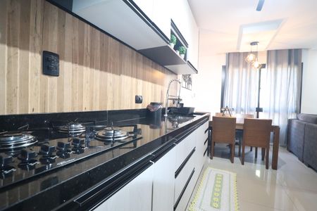 Casa à venda com 140m², 2 quartos e 2 vagasCozinha