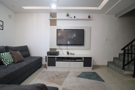 Casa à venda com 140m², 2 quartos e 2 vagasSala