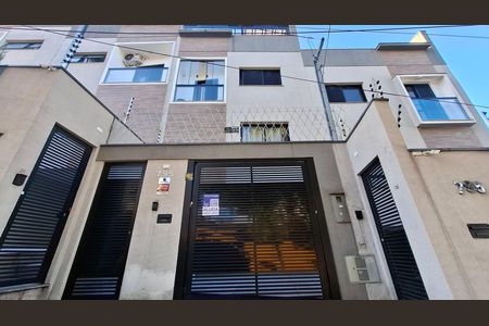 Casa à venda com 140m², 2 quartos e 2 vagas Casa à venda com 140m², 2 quartos e 2 vagasFachada