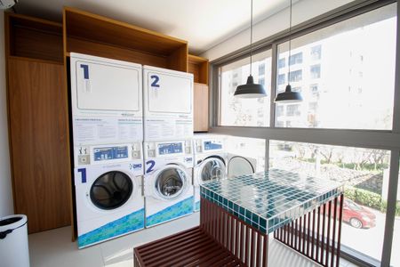 Studio à venda com 27m², 1 quarto e sem vaga Studio à venda com 27m², 1 quarto e sem vagaÁrea Comum - Lavanderia