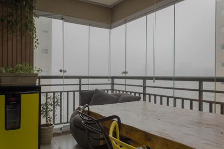 Apartamento à venda com 93m², 2 quartos e 2 vagasVaranda