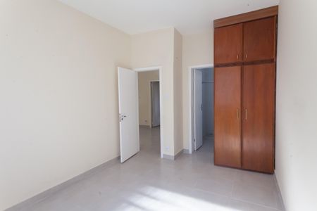 Casa à venda com 250m², 3 quartos e 3 vagas Casa à venda com 250m², 3 quartos e 3 vagassuite