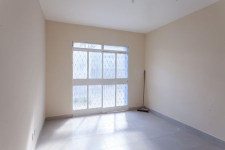 Casa à venda com 250m², 3 quartos e 3 vagas Casa à venda com 250m², 3 quartos e 3 vagasSala de TV