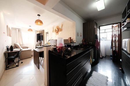 Sala/Cozinha de apartamento à venda com 2 quartos, 59m² em Vila Araguaia, São Paulo