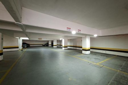 Apartamento para alugar com 25m², 0 quarto e 1 vaga Apartamento para alugar com 25m², 0 quarto e 1 vagaGaragem