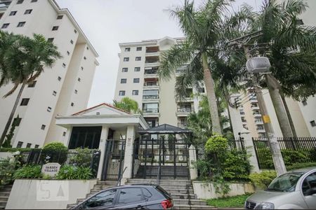 Apartamento à venda com 75m², 3 quartos e 2 vagas Apartamento à venda com 75m², 3 quartos e 2 vagasFachada e portaria