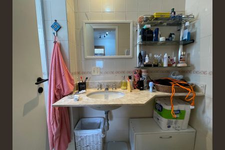 Apartamento à venda com 75m², 3 quartos e 2 vagas Apartamento à venda com 75m², 3 quartos e 2 vagasBanheiro da Suíte