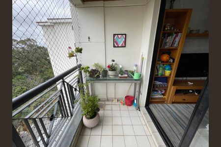 Apartamento à venda com 75m², 3 quartos e 2 vagas Apartamento à venda com 75m², 3 quartos e 2 vagasVaranda