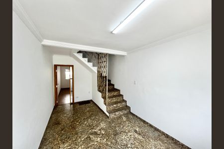 Casa para alugar com 120m², 3 quartos e 2 vagasSala